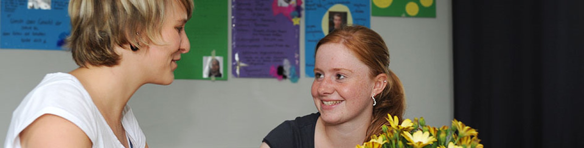 Zwei Frauen bei einem FSJ-Kurs